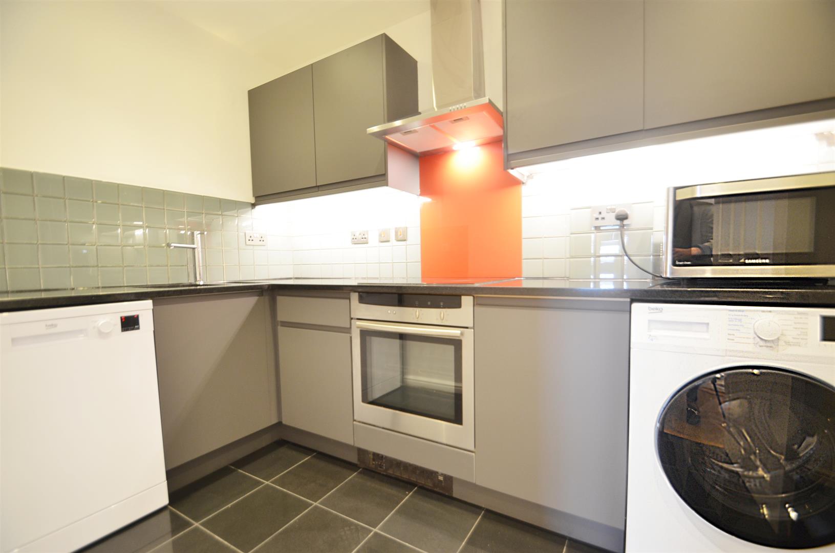 Flat Pembroke Road in Greater London