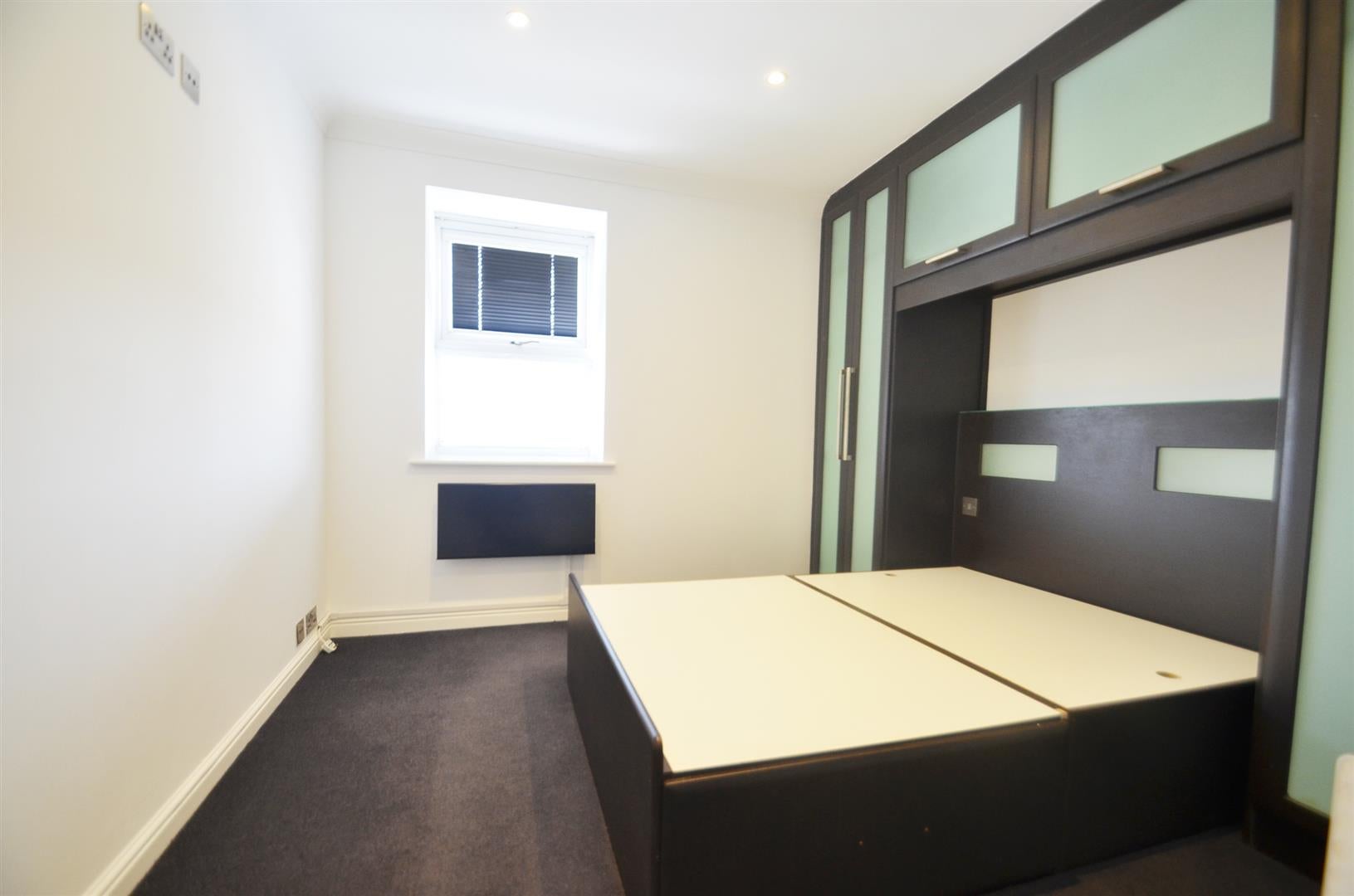 Flat Pembroke Road in Greater London