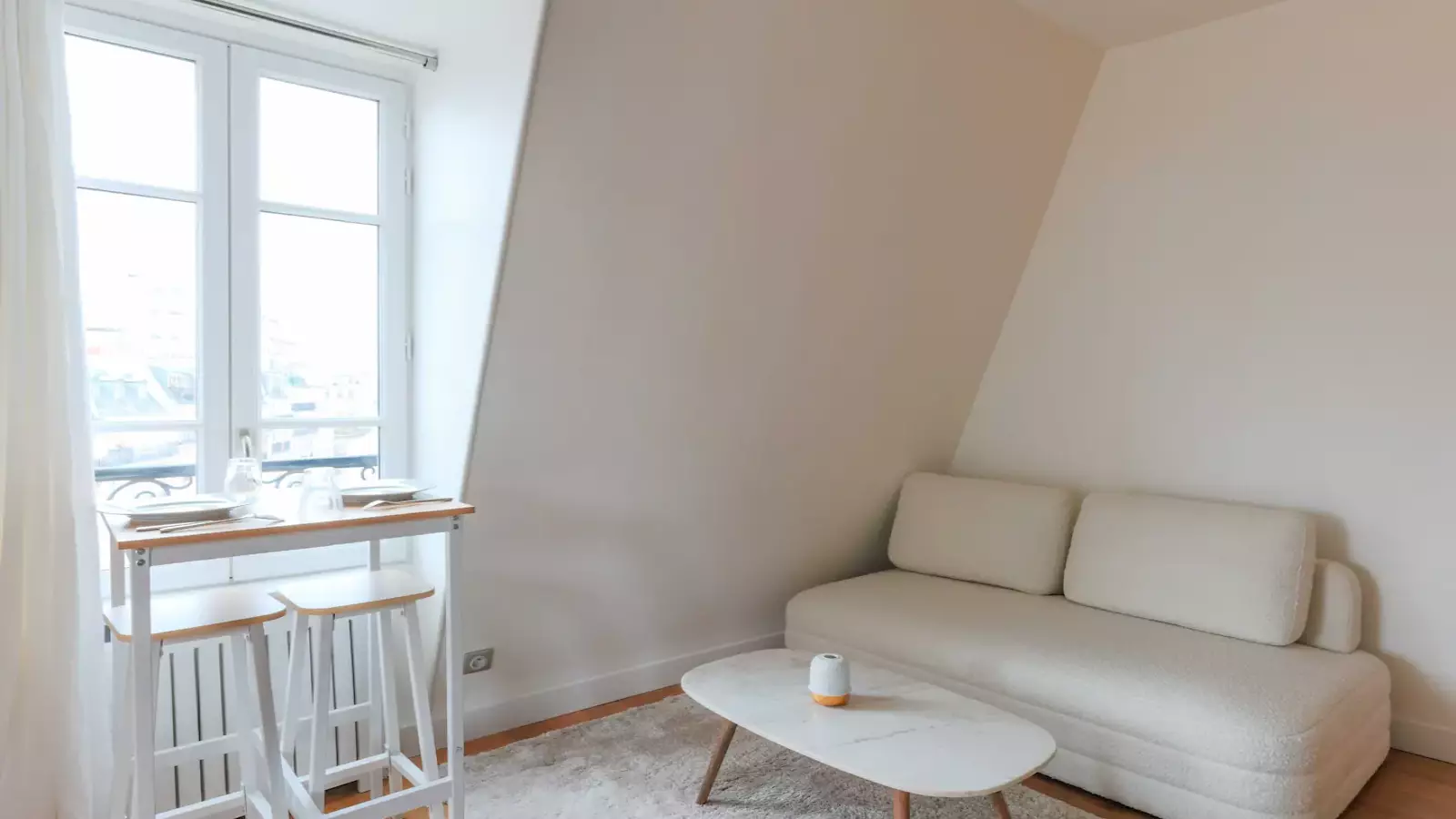 Flat Rue de l'Amiral Hamelin in Paris