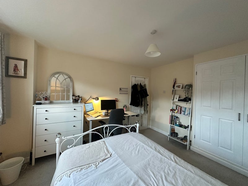 Room Cairns Road in Bristol