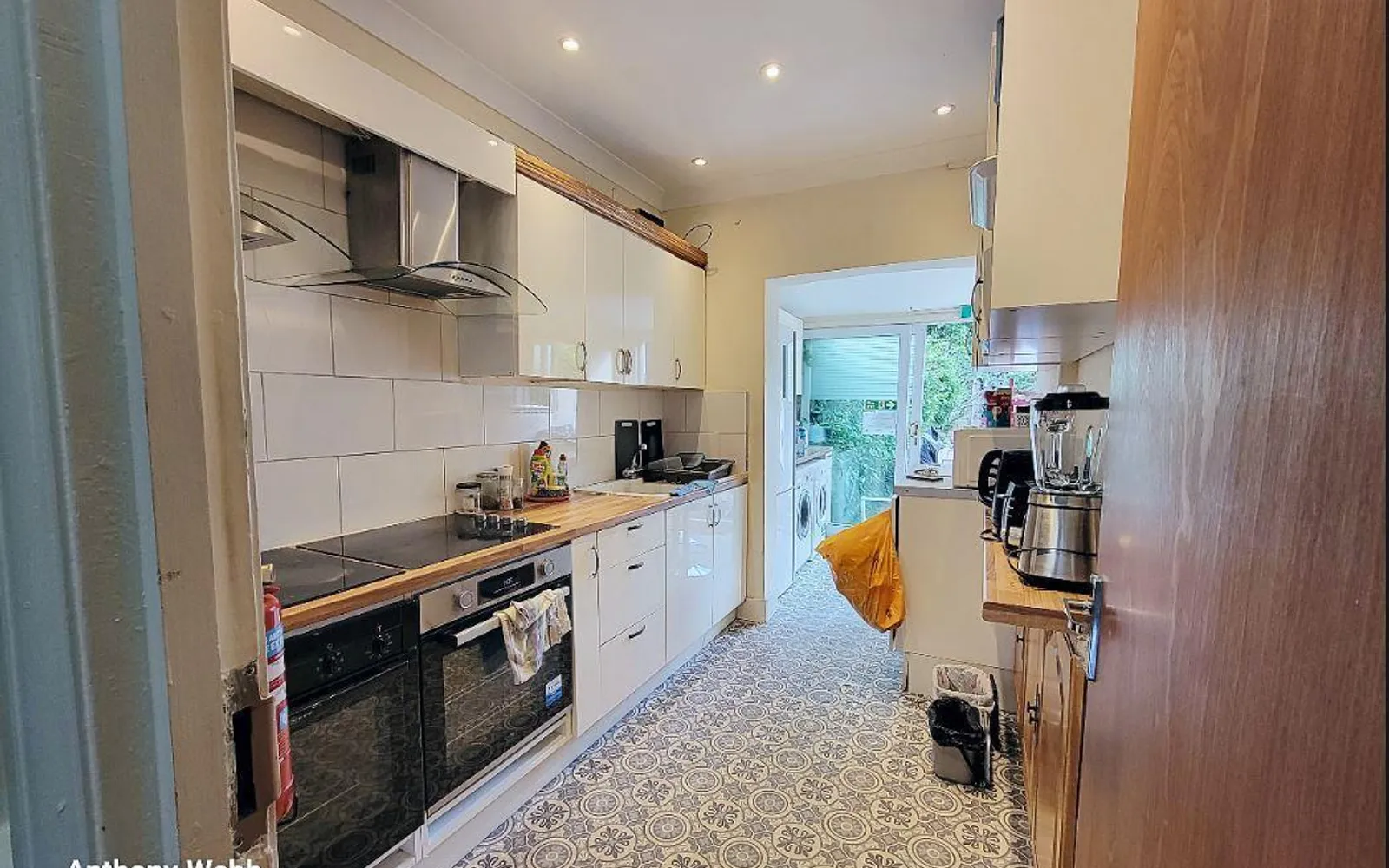 Flat Halstead Road in Greater London