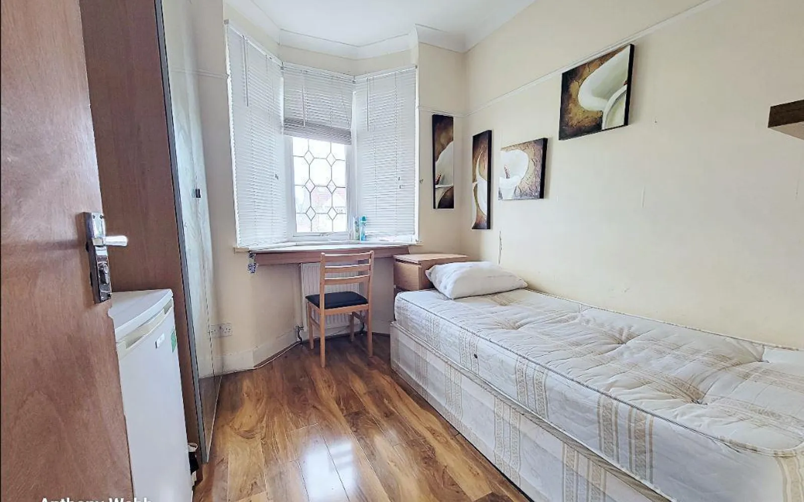Flat Halstead Road in Greater London