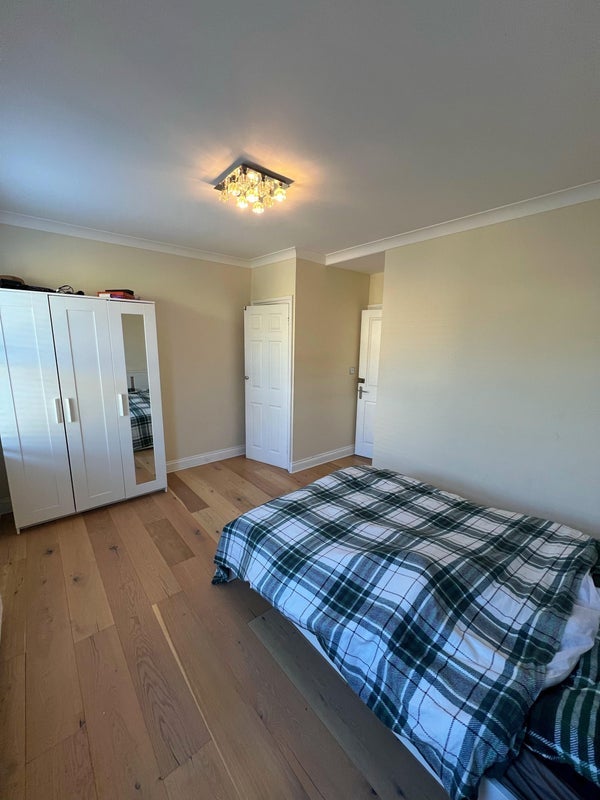 Room Exning Road in Greater London