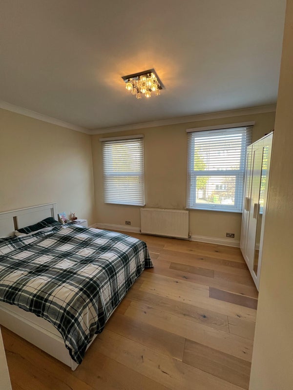 Room Exning Road in Greater London