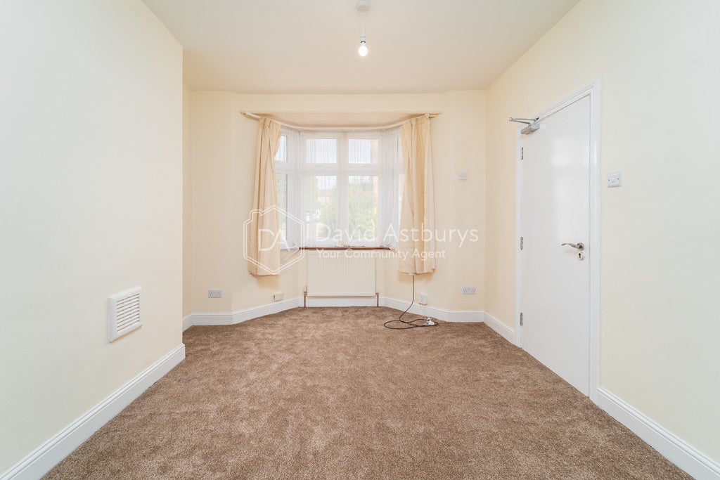 House Chase Side in Greater London