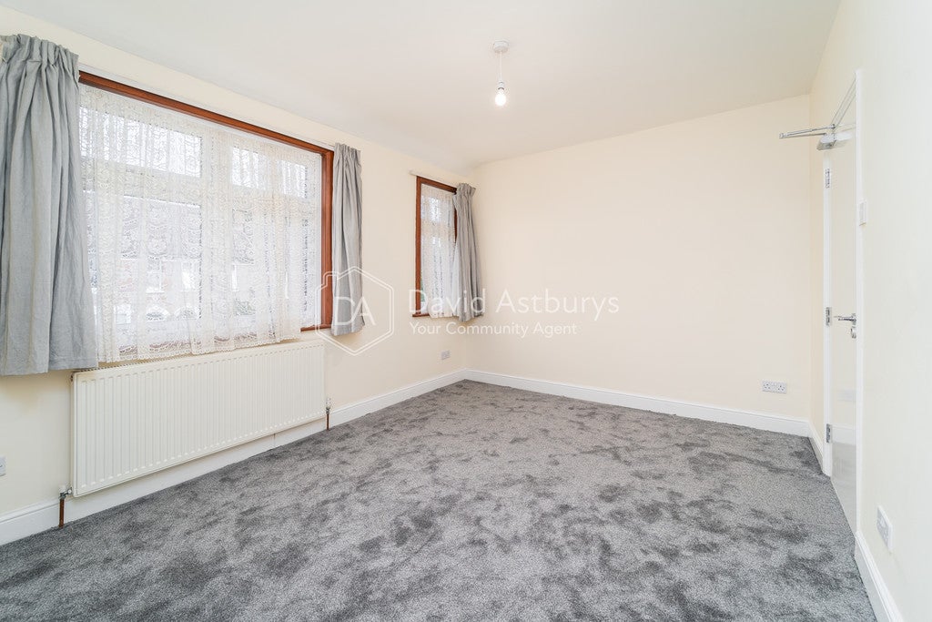 House Chase Side in Greater London