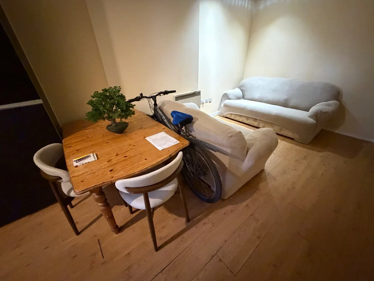 Room Wick Lane in Greater London