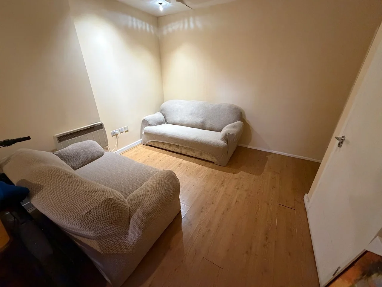Room Wick Lane in Greater London