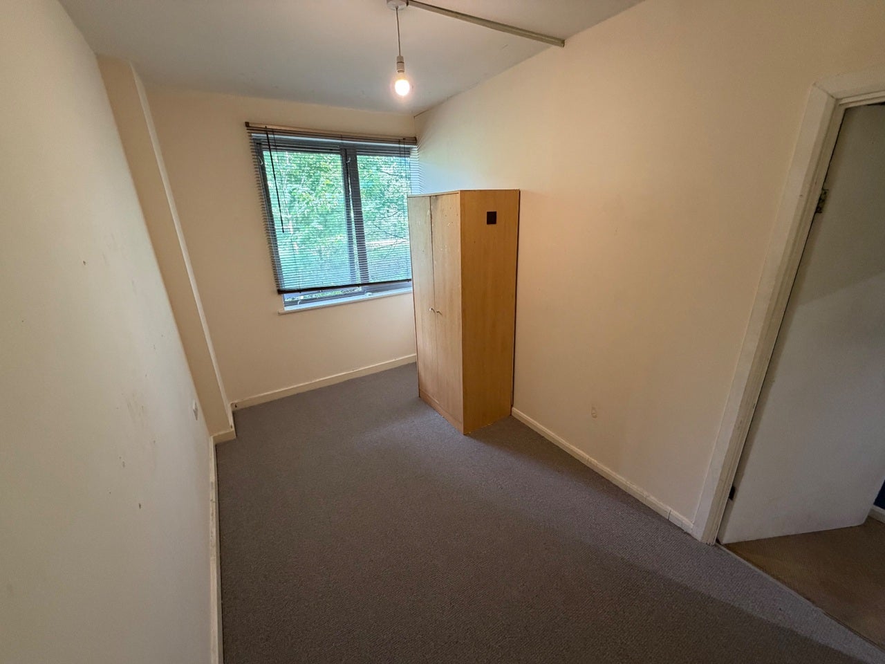 Room Wick Lane in Greater London