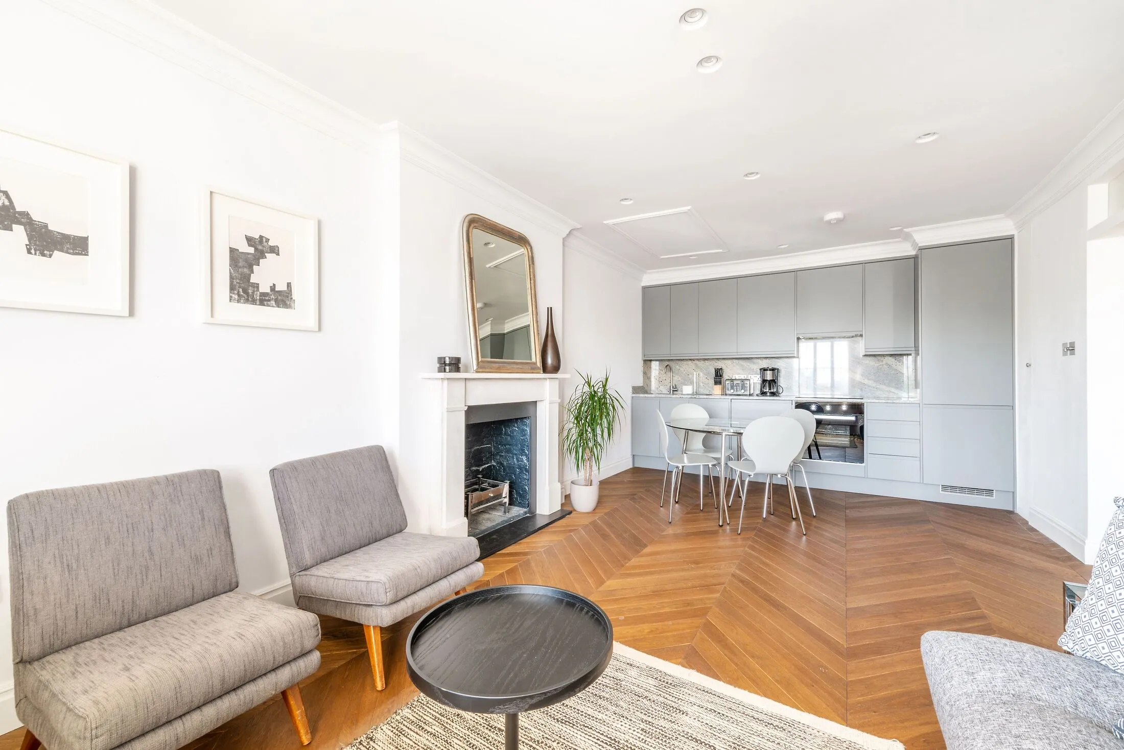 Flat Ladbroke Grove in Greater London