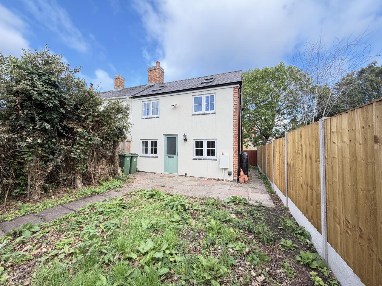 House Yard Close in Midway