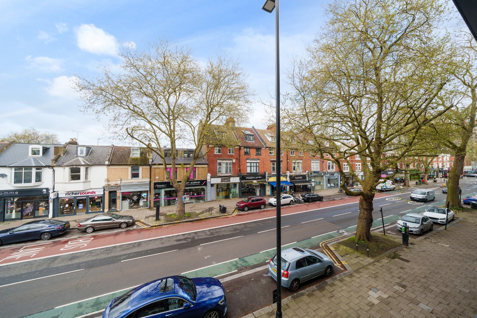 Flat Chiswick High Road in Greater London