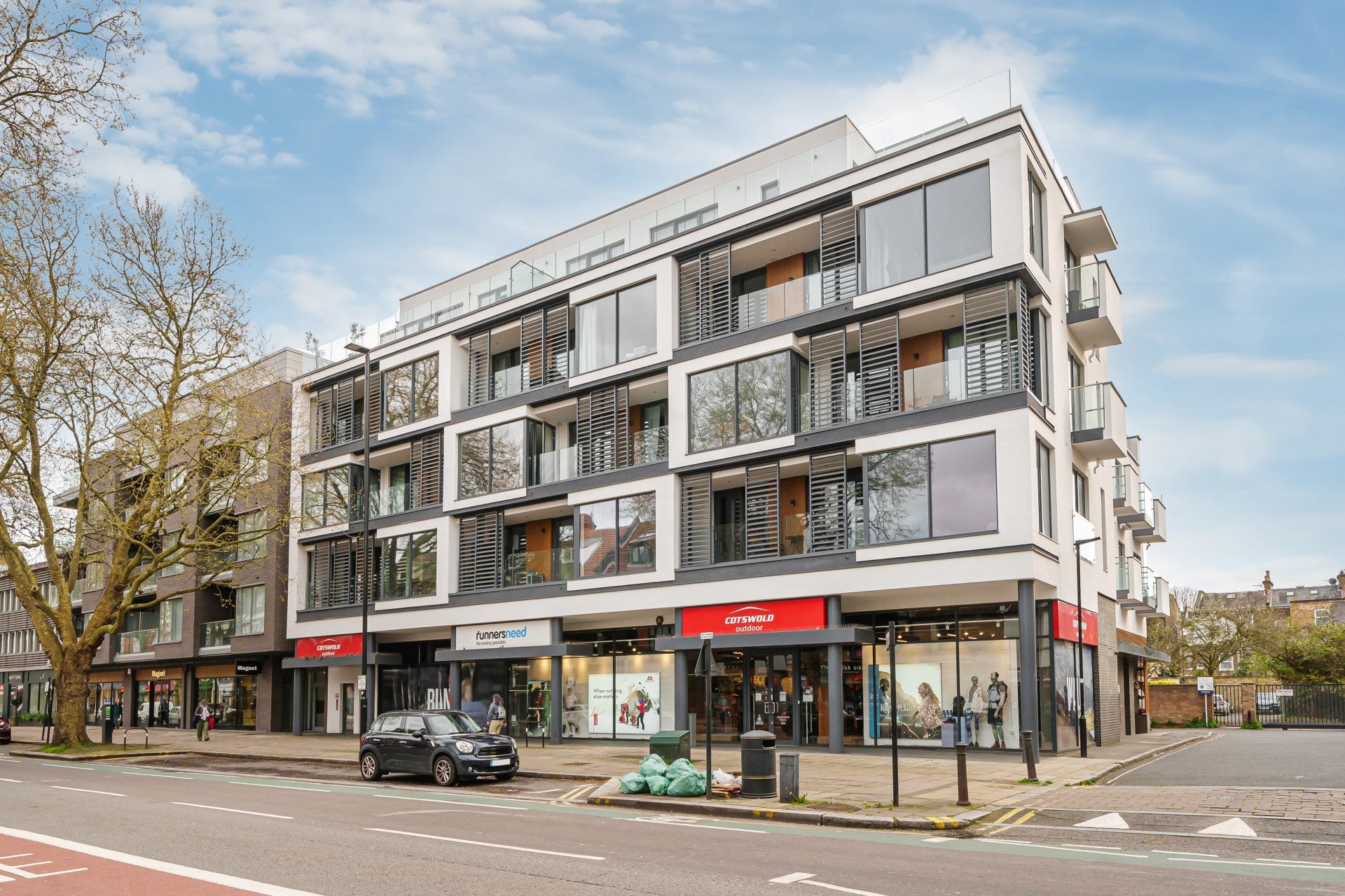 Flat Chiswick High Road in Greater London