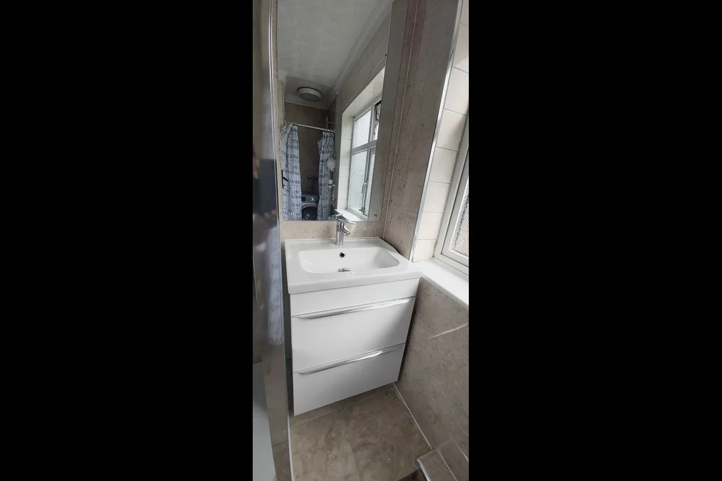 Room Blackbush Avenue in Greater London