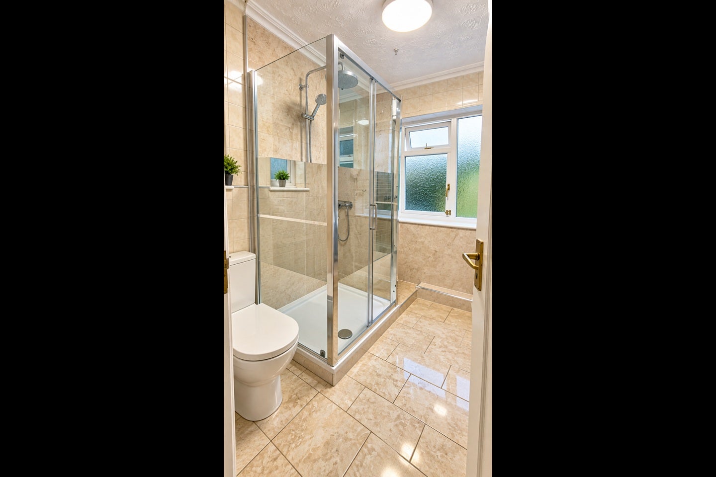 Room Blackbush Avenue in Greater London
