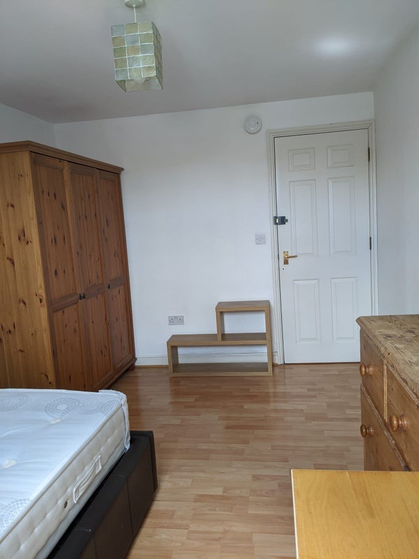 Room Parkinson Drive in Chelmsford