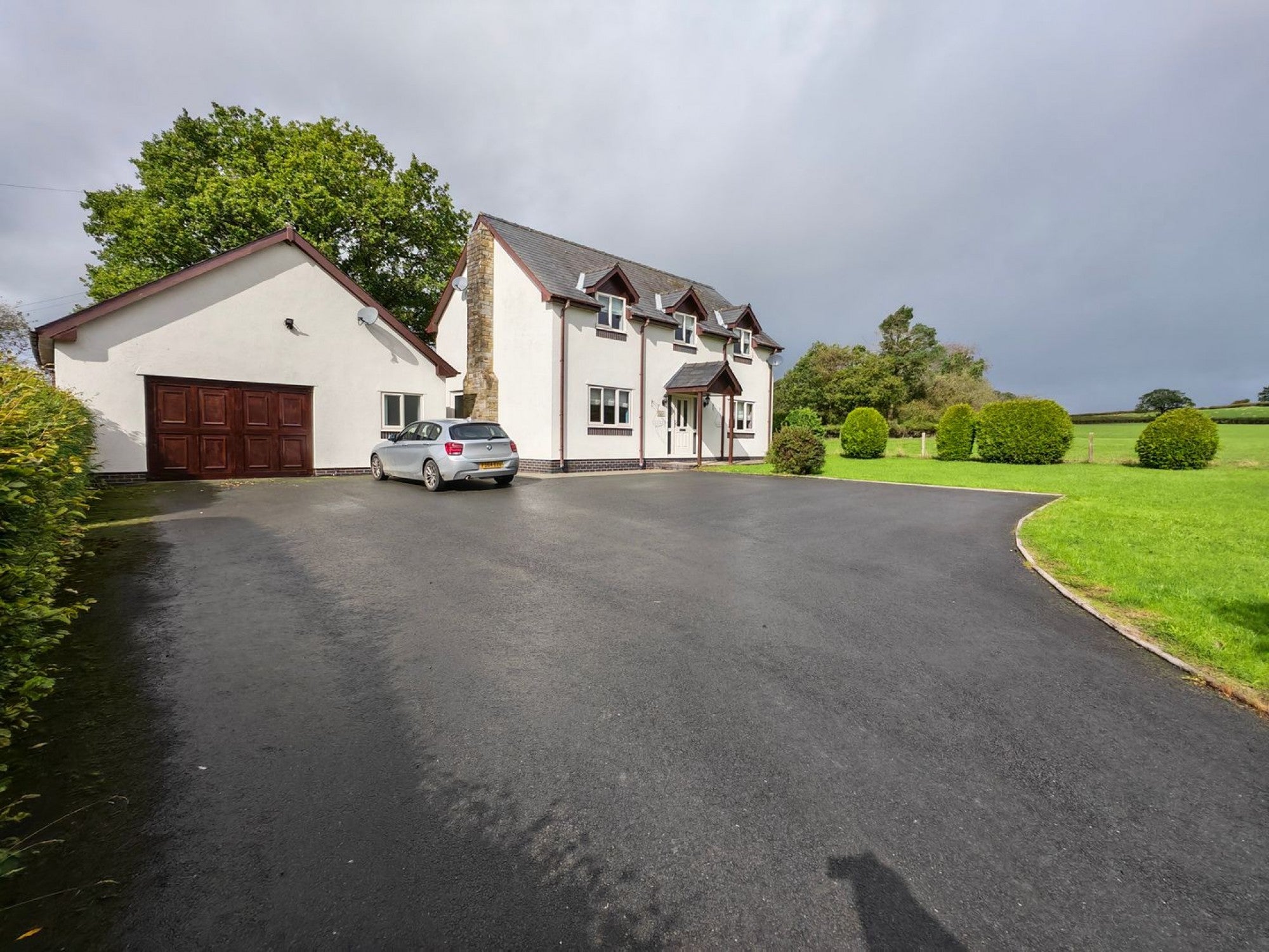 House Chapel Road in Howey