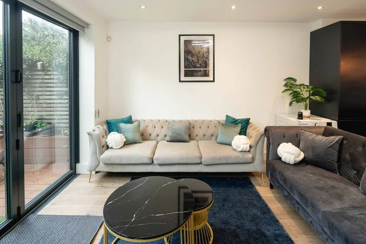 Flat Pelton Road in Greater London