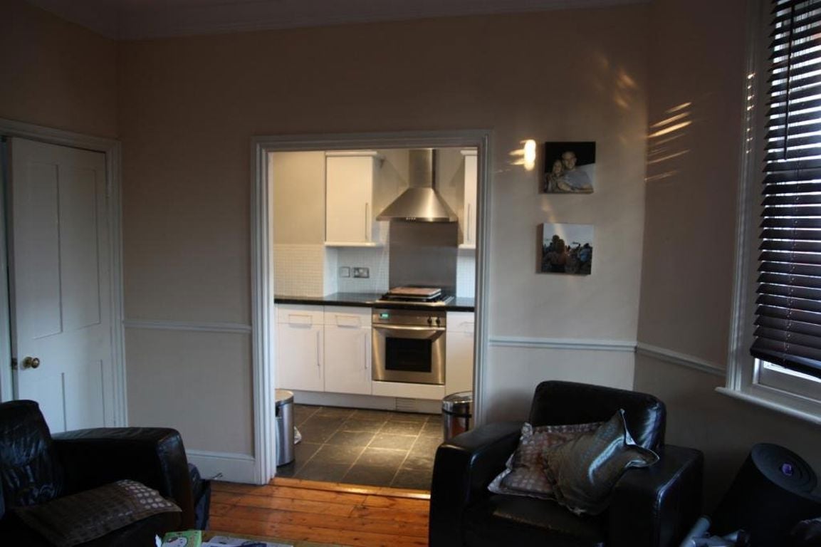Flat Connaught Avenue in Greater London