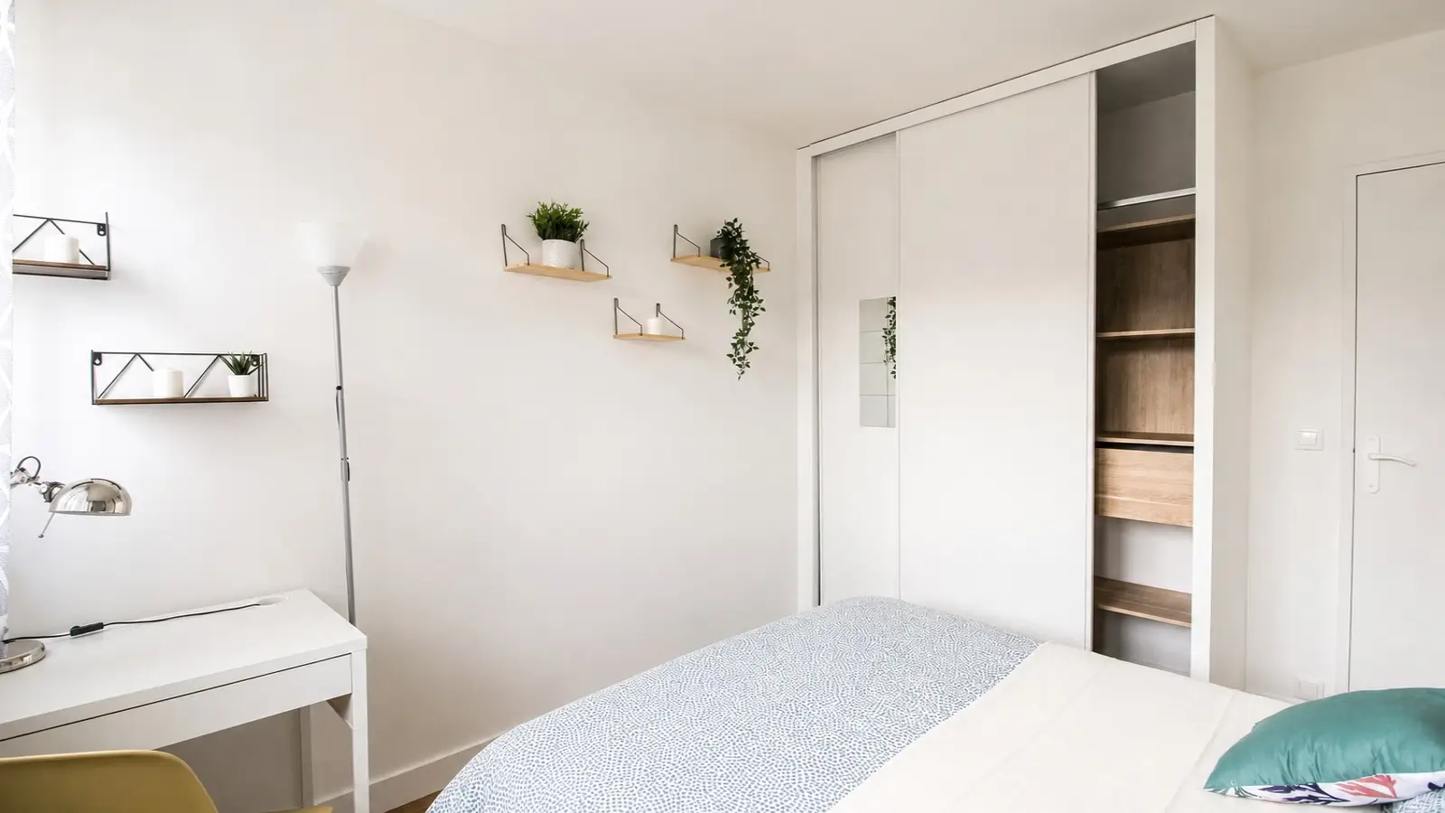 Chambre Rue d'Alsace à Levallois-Perret
