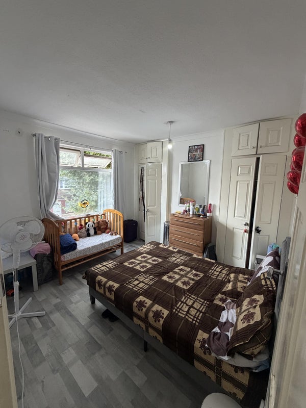 Room Charlemont Road in Greater London