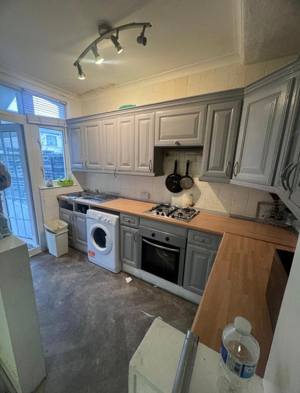 Room Charlemont Road in Greater London