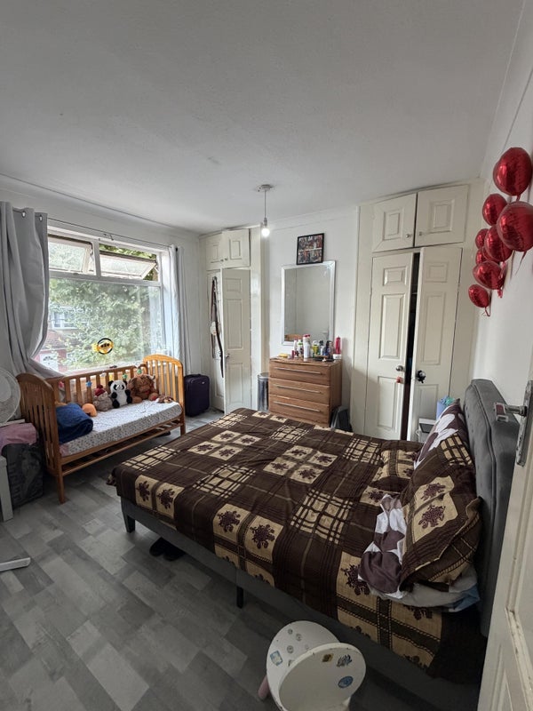 Room Charlemont Road in Greater London