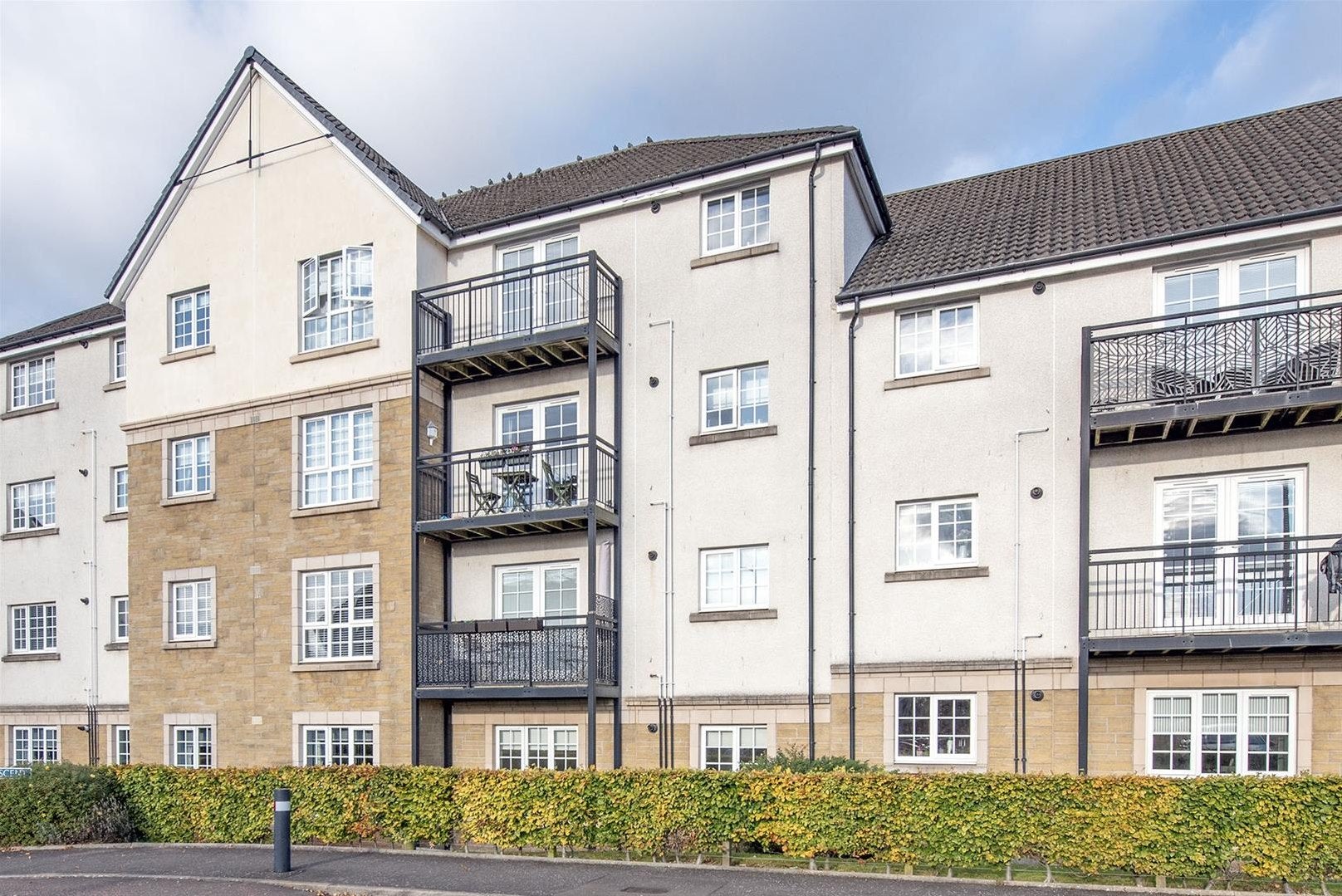 Flat Crown Crescent in Larbert