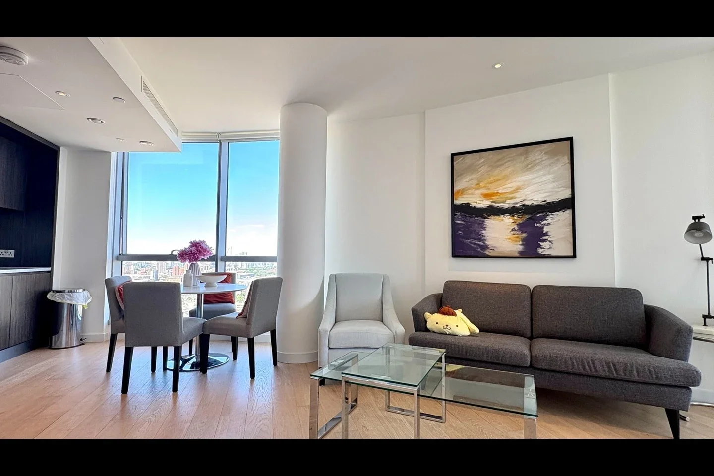 Flat Biscayne Avenue in Greater London