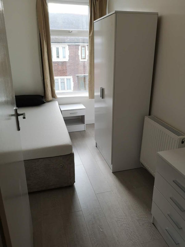 Room Talworth Street in Cardiff