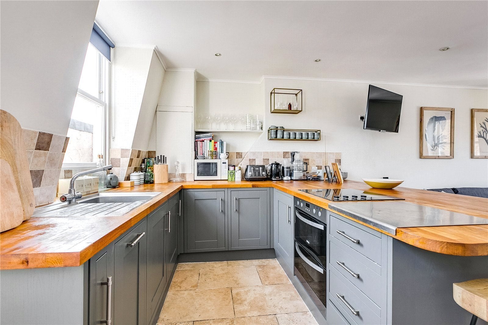 Flat Belgrave Road in City of Westminster