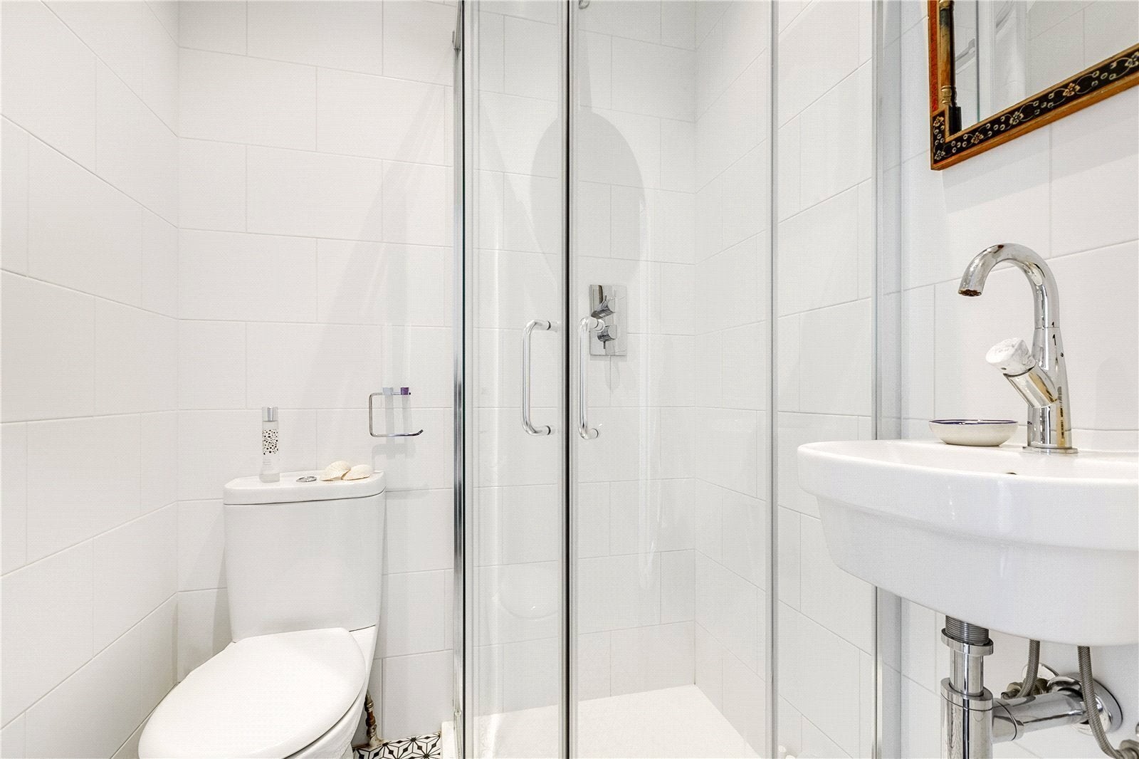 Flat Belgrave Road in City of Westminster