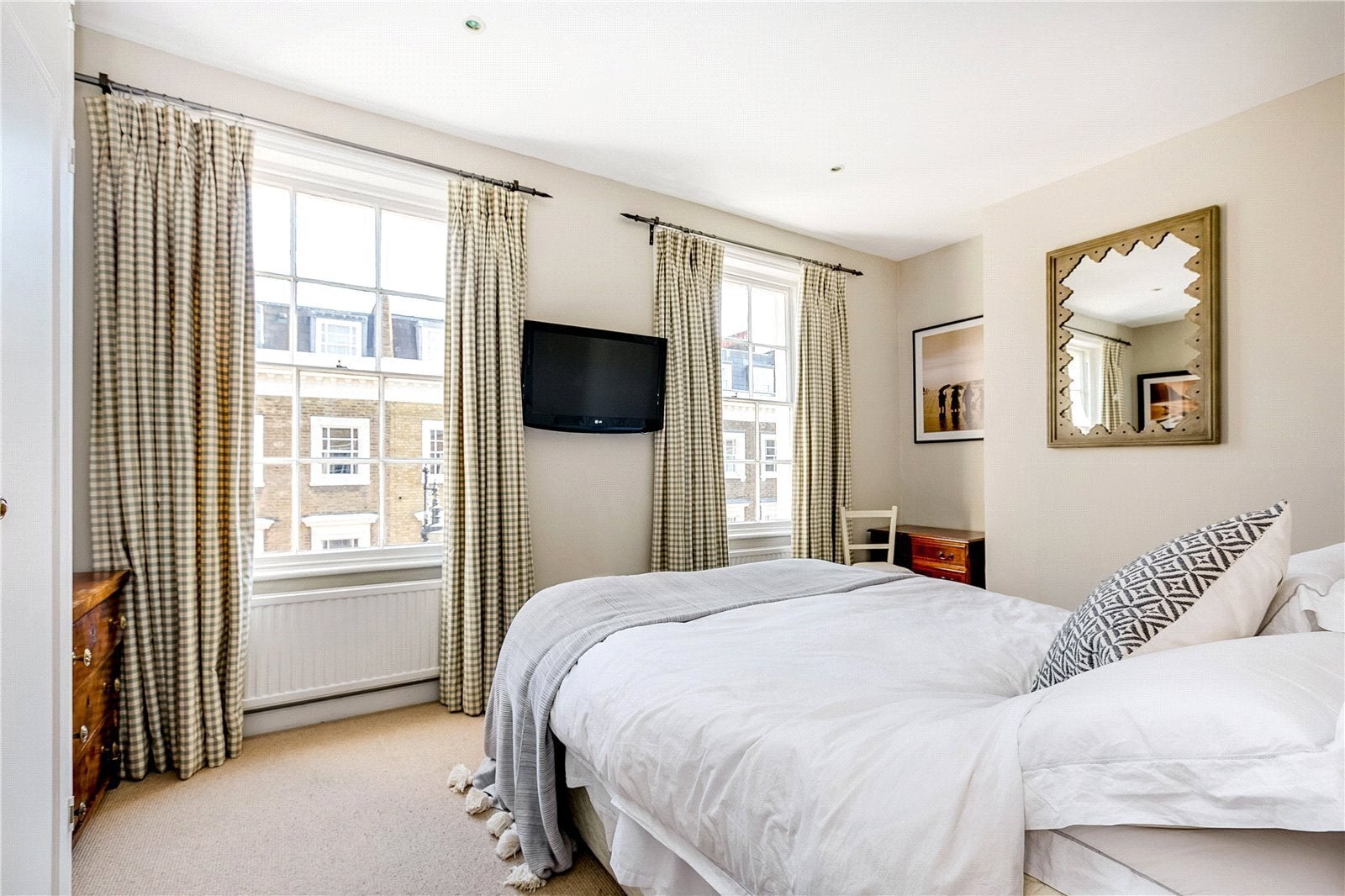 Flat Belgrave Road in City of Westminster