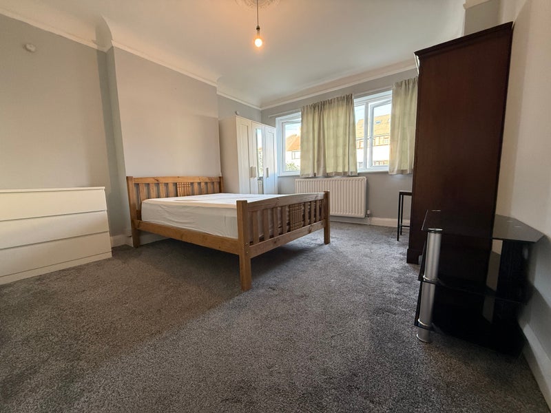 Room Woolacombe Road in Greater London