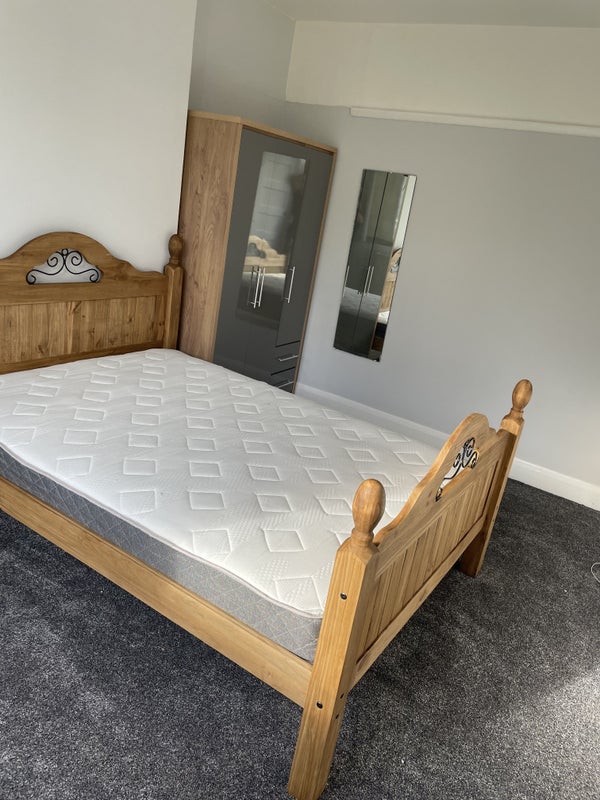 Room Woolacombe Road in Greater London