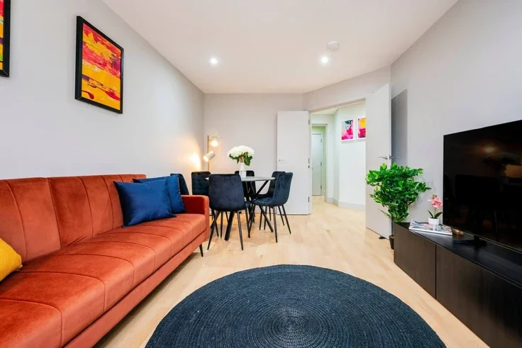 Flat St Martin's Lane in City of Westminster