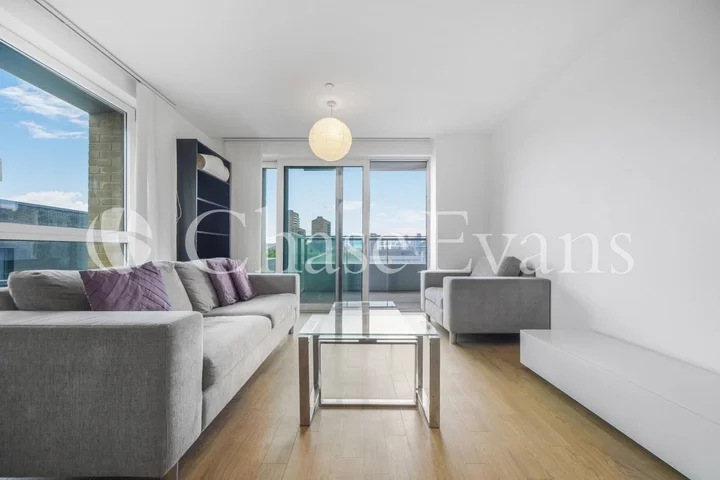 Flat Harston Walk in Greater London