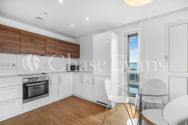 Flat Harston Walk in Greater London