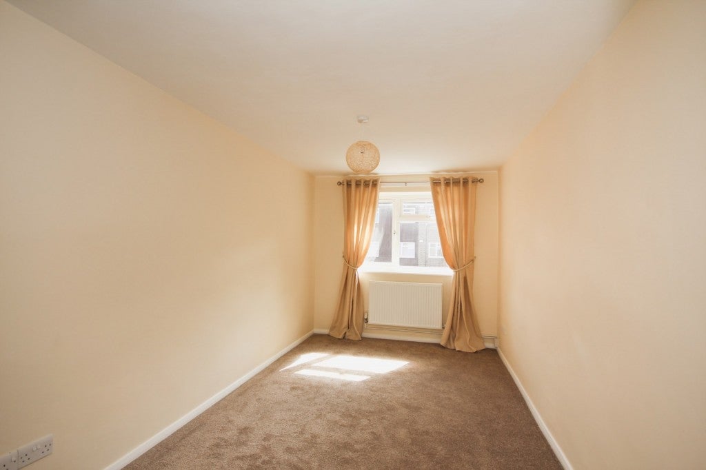 Flat Ladybank in Bracknell