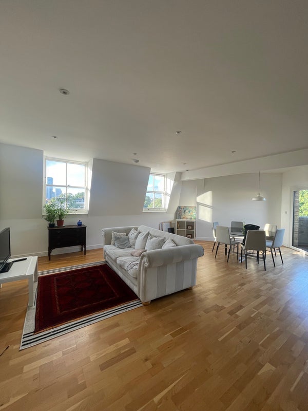 Flat Clapham Road in Greater London