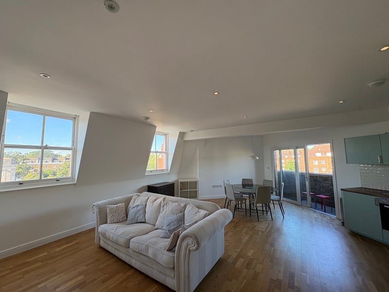 Flat Clapham Road in Greater London