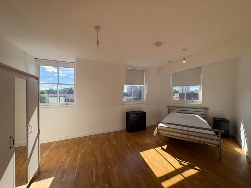 Flat Clapham Road in Greater London