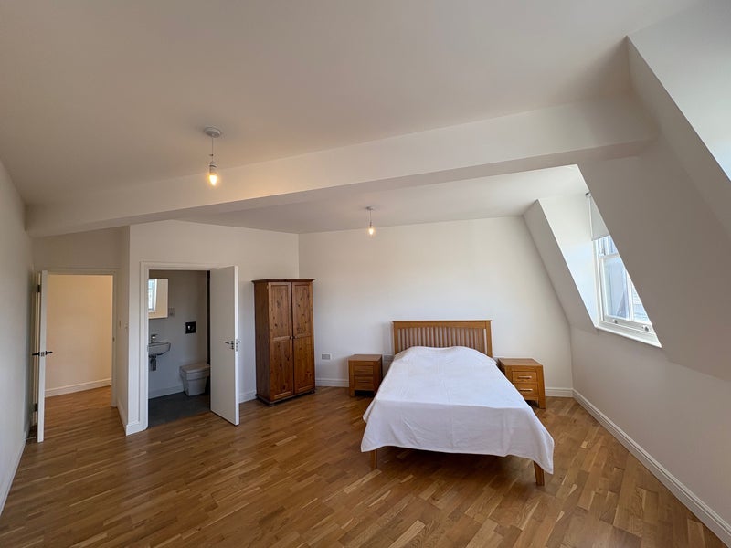 Flat Clapham Road in Greater London