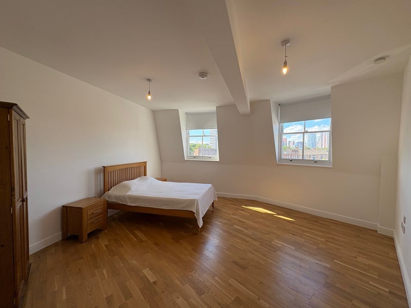 Flat Clapham Road in Greater London