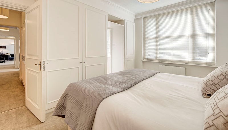 Flat Hill Street in City of Westminster