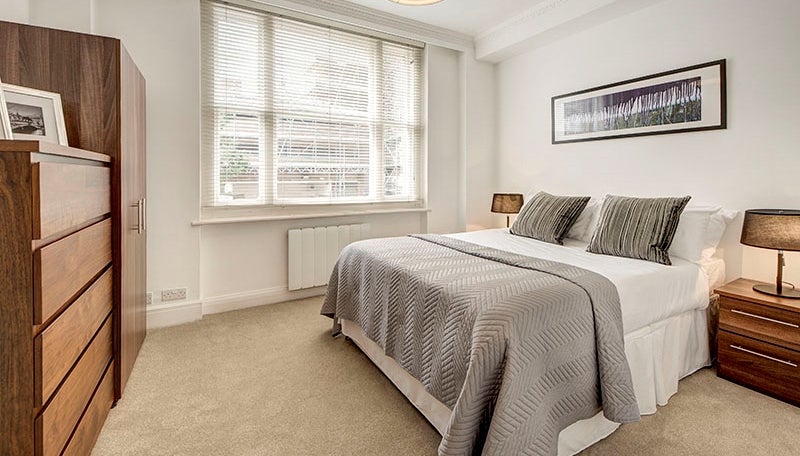 Flat Hill Street in City of Westminster