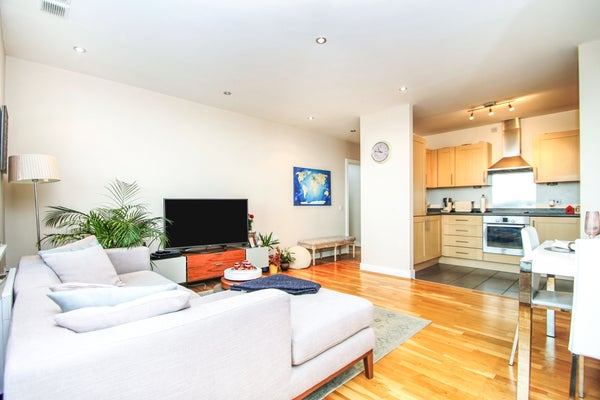Flat Albemarle Road in London