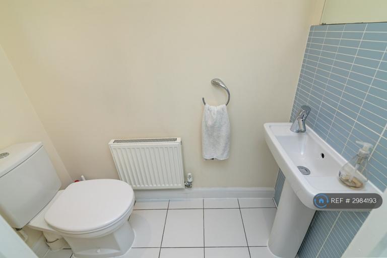House Capel Crescent in Greater London