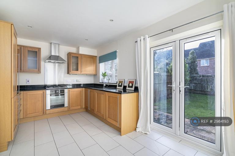 House Capel Crescent in Greater London