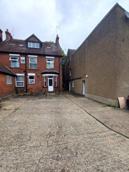 Flat Studley Road in Luton